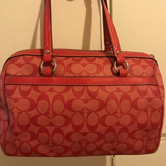 Coach fuchsia handbag - Picture 2 of 12